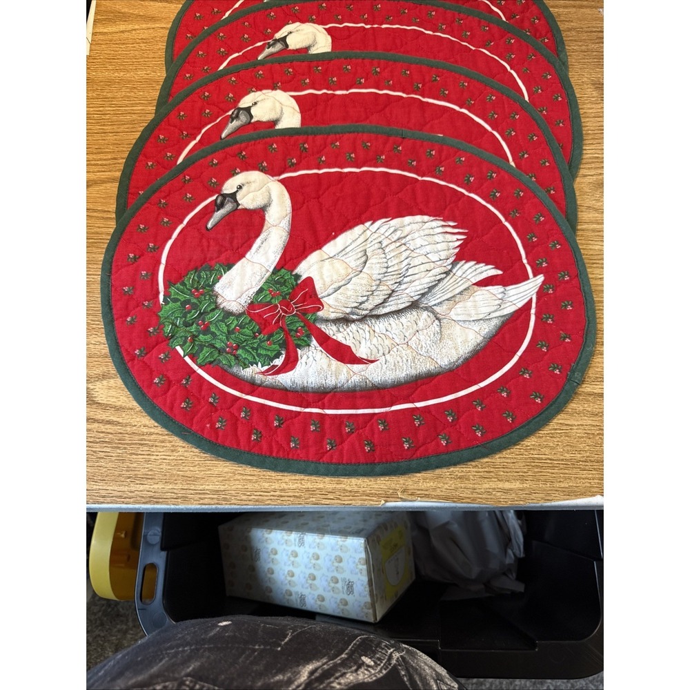 Handmade Christmas Swan Quilted Reversible Placemats 1980s Fabric‎ Set Of 4